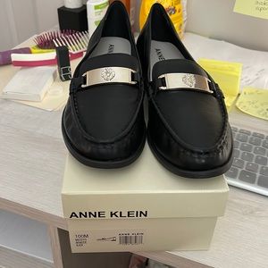 Brand new with box Anne Klein women’s black dress flats